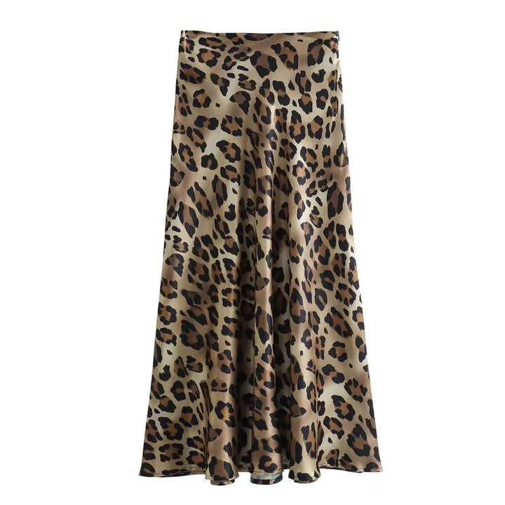 Trendy high-waisted Leopard skirt