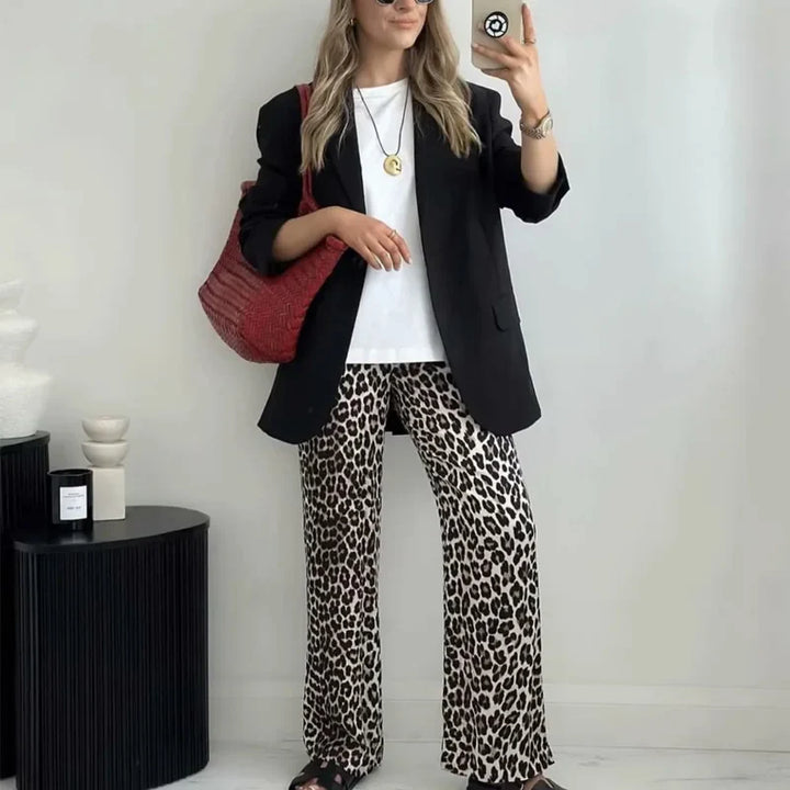 Leopard all-over jeans