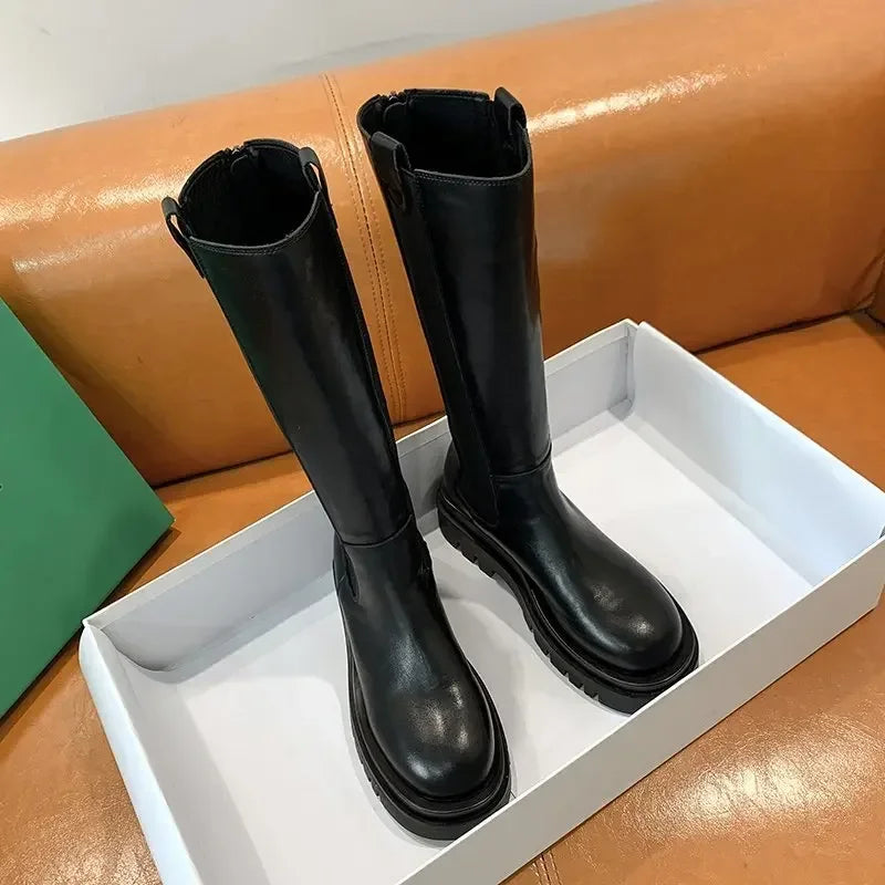 Black high Autumn boots with plateau