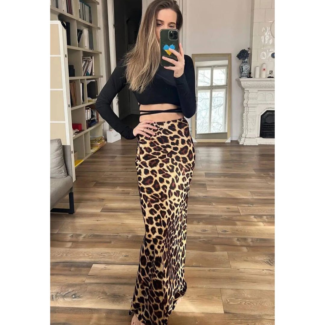 Trendy high-waisted Leopard skirt